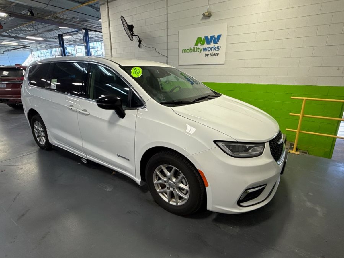 2024 CHRYSLER PACIFICA - Image 4