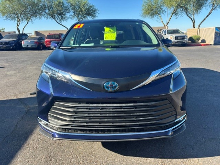 Used 2021 Toyota Sienna Hybrid XLE - BraunAbility Side Entry Fold Out Automatic Ramp