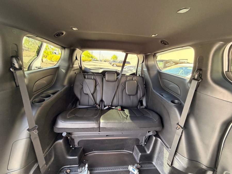 Used 2025 Chrysler Pacifica Select - BraunAbility Side Entry Entry Fold Out Automatic Ramp
