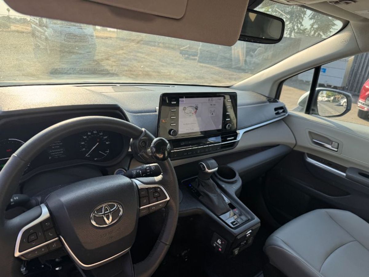 2023 TOYOTA SIENNA - Image 4