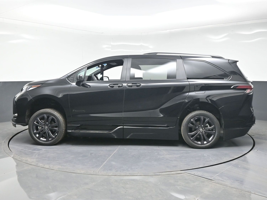 New 2025 Toyota Sienna Hybrid XSE Sport - BraunAbility Side Entry Entry Fold Out Automatic Ramp