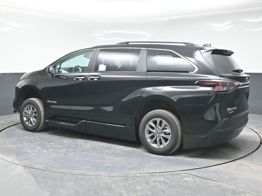 Black Toyota Sienna image number 3