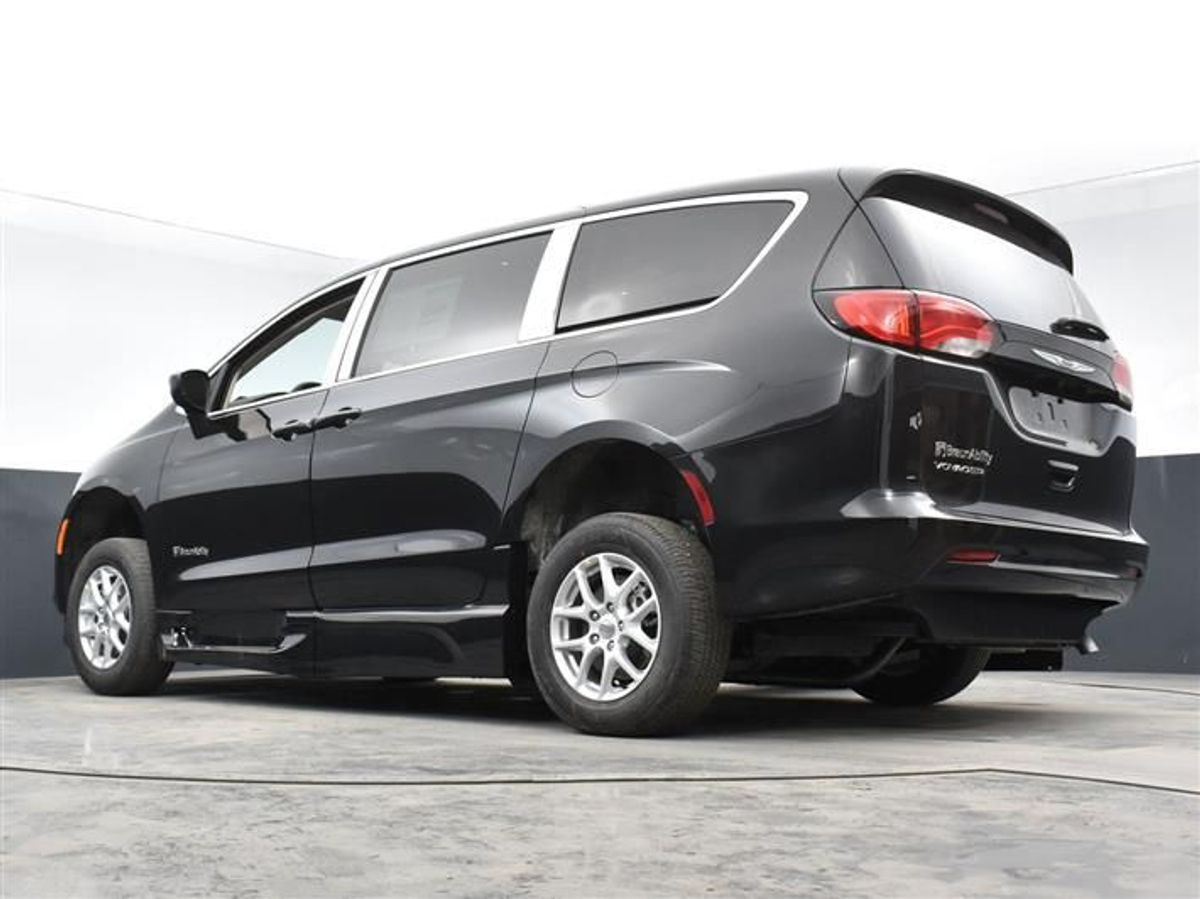 2023 CHRYSLER VOYAGER - Image 24