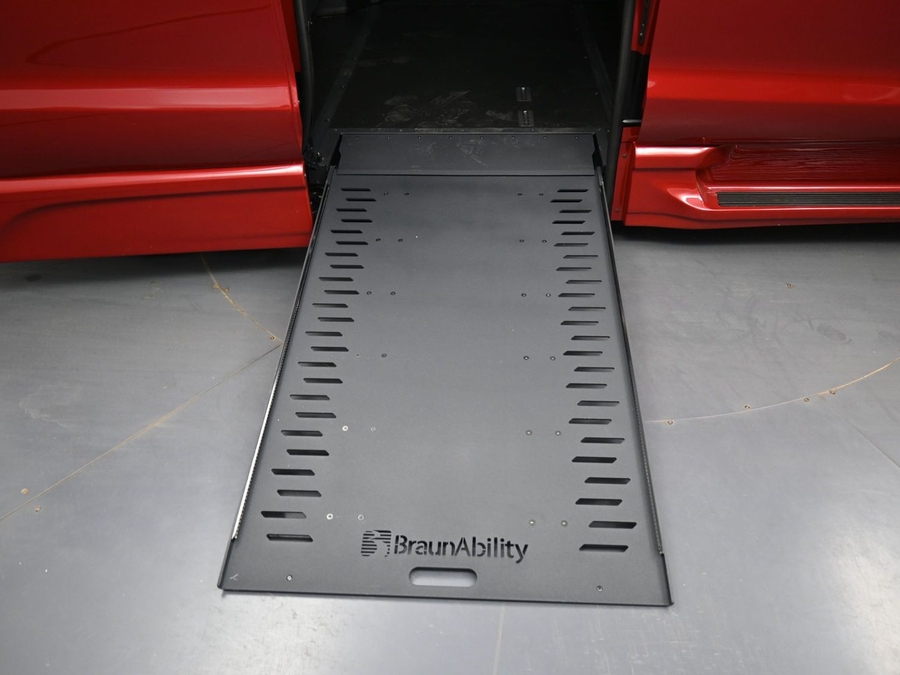 New 2026 Chrysler Pacifica Select Sport - BraunAbility Side Entry Entry In Floor Automatic Ramp