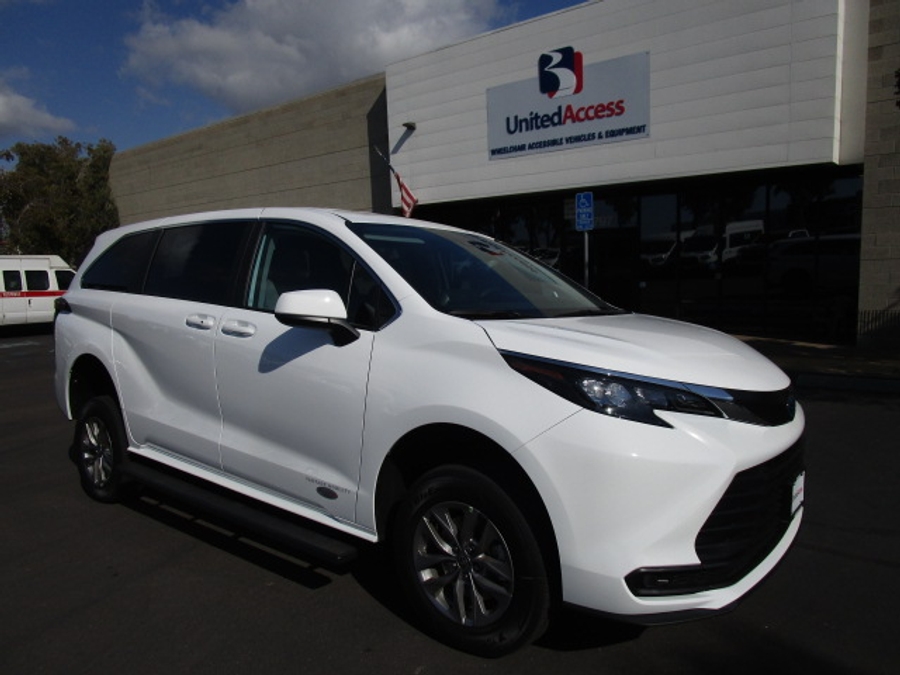 Used 2024 Toyota Sienna Hybrid LE - Vantage Mobility Commercial Rear Entry Entry Fold Out Manual Ramp