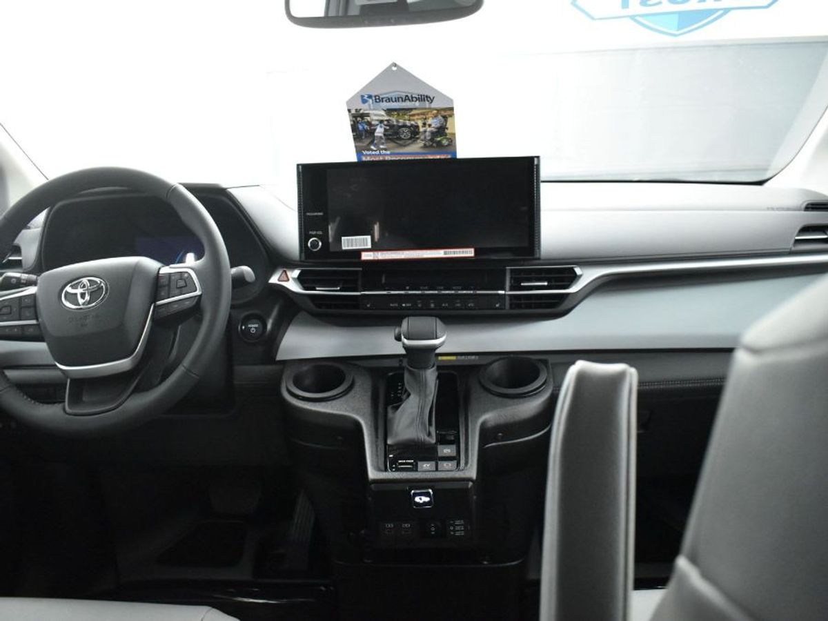 2025 TOYOTA SIENNA - Image 13