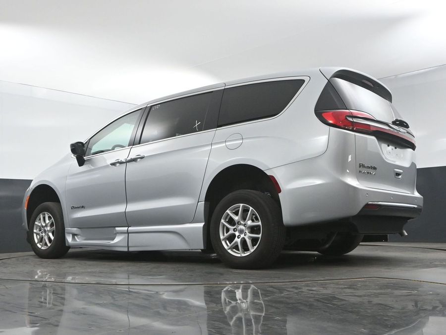 Used 2024 Chrysler Pacifica Touring L - BraunAbility Side Entry Entry Fold Out Automatic Ramp