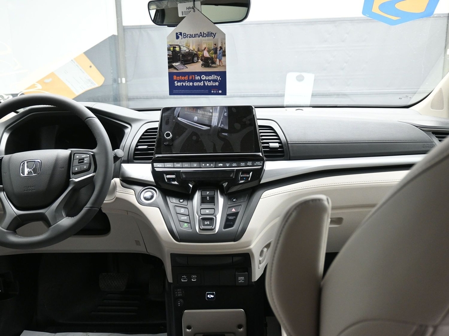 Grey Honda Odyssey image number 12