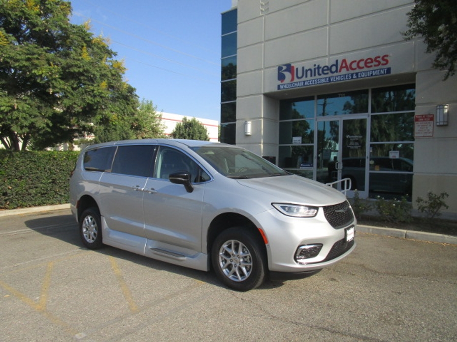 Used 2024 Chrysler Pacifica Touring L - VMI Side Entry In Floor Automatic Ramp
