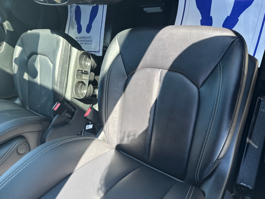 Silver Chrysler Pacifica image number 10