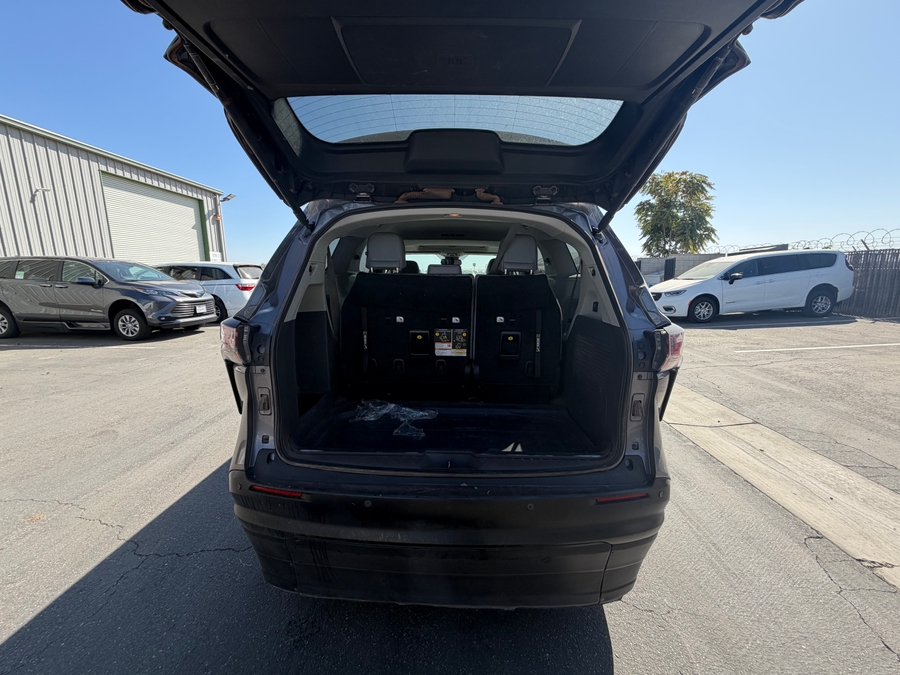 Grey Toyota Sienna image number 1