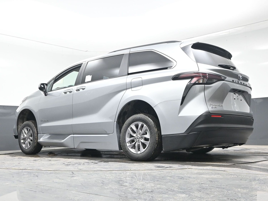 New 2025 Toyota Sienna Hybrid XLE Plus - BraunAbility Side Entry Entry Fold Out Automatic Ramp