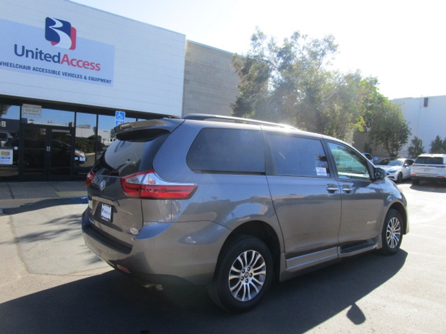 Used 2019 Toyota Sienna XLE Base - BraunAbility Side Entry Entry Fold Out Automatic Ramp