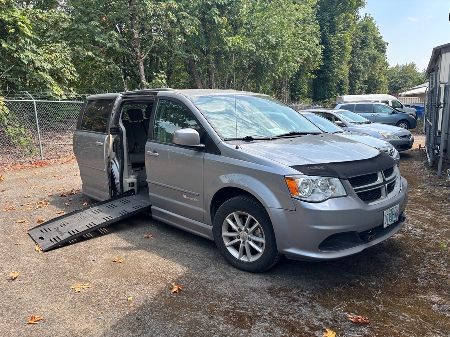 Used 2015 Dodge Grand Caravan SXT - BraunAbility Side Entry Fold Out Automatic Ramp