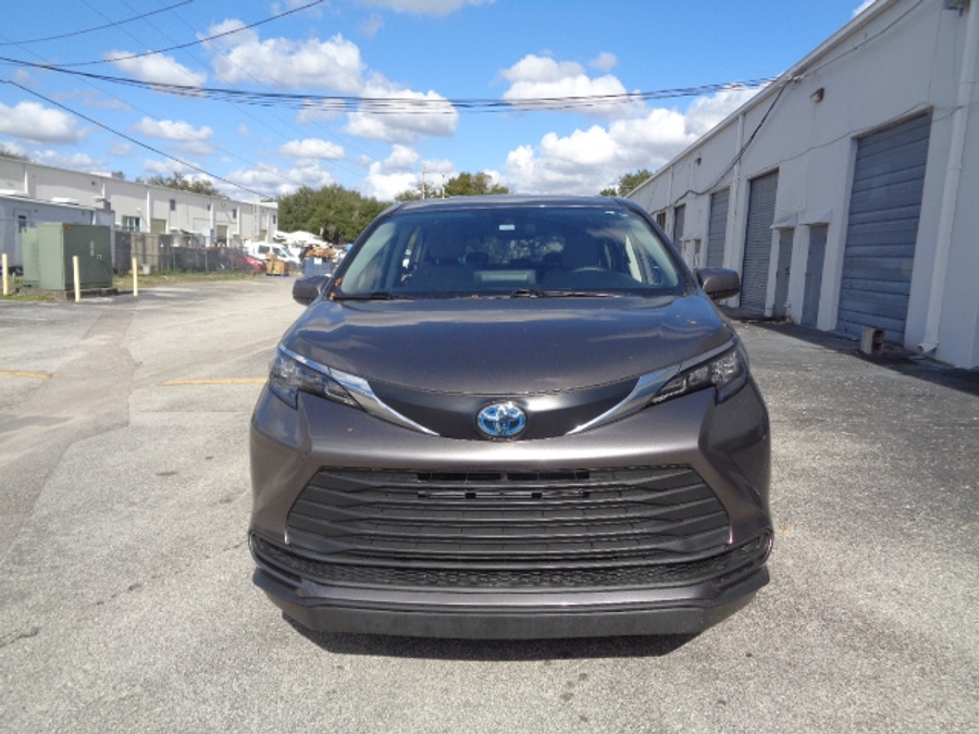 Used 2024 Toyota Sienna Hybrid LE Base - BraunAbility Side Entry Entry Fold Out Automatic Ramp