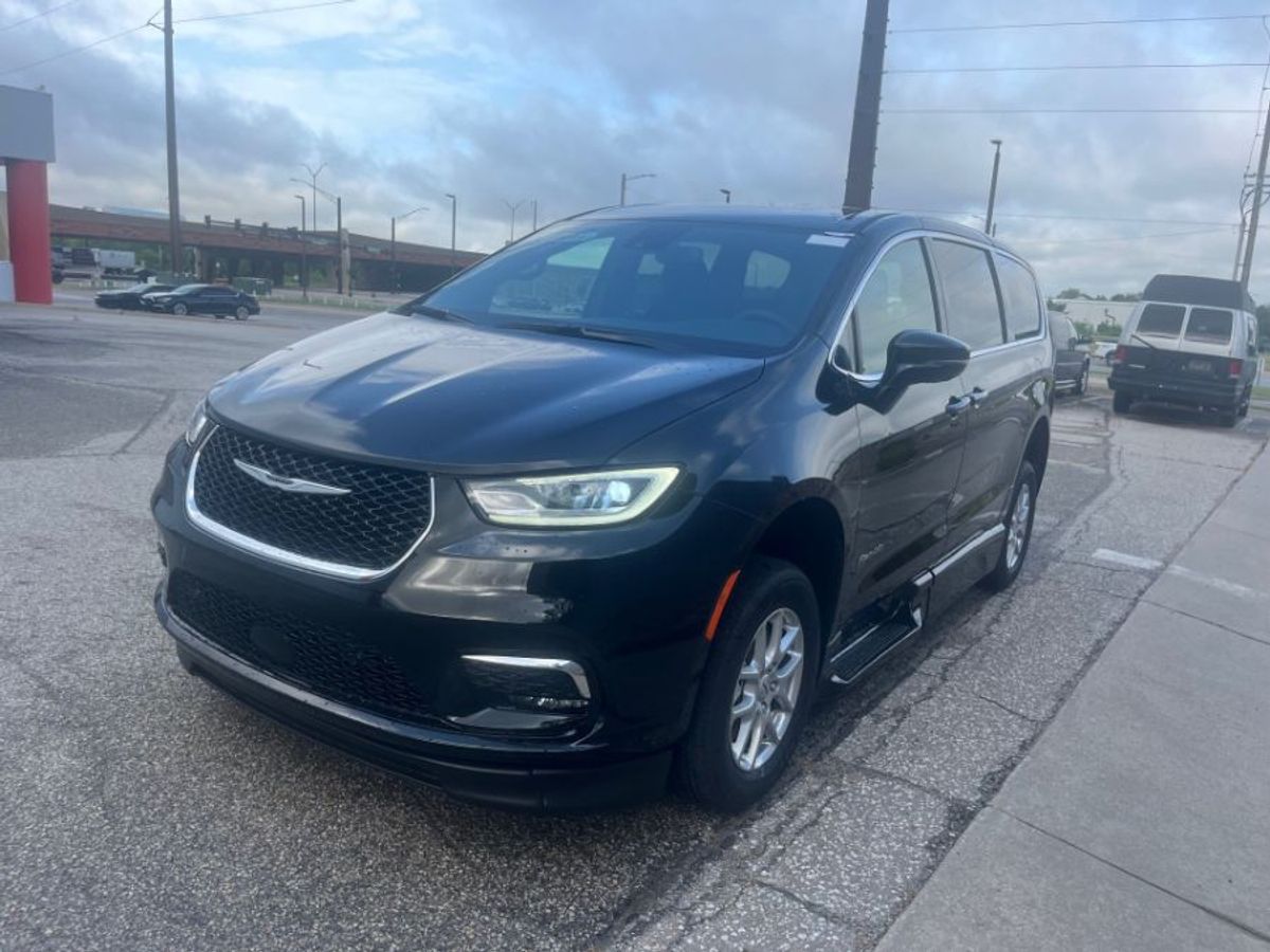 2025 CHRYSLER PACIFICA - Image 8