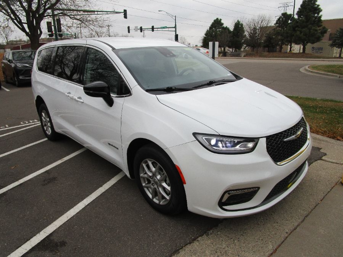 2024 CHRYSLER PACIFICA - Image 7