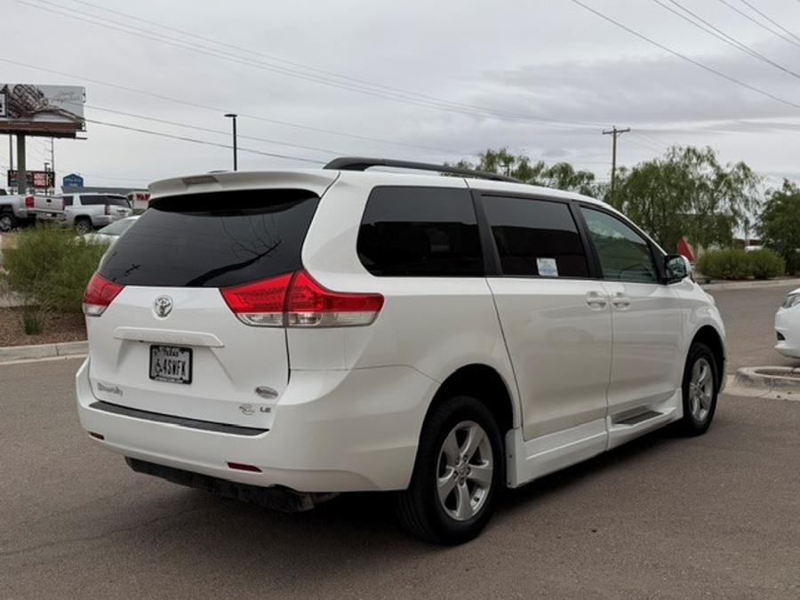 Used 2013 Toyota Sienna LE - BraunAbility Side Entry Entry Fold Out Automatic Ramp