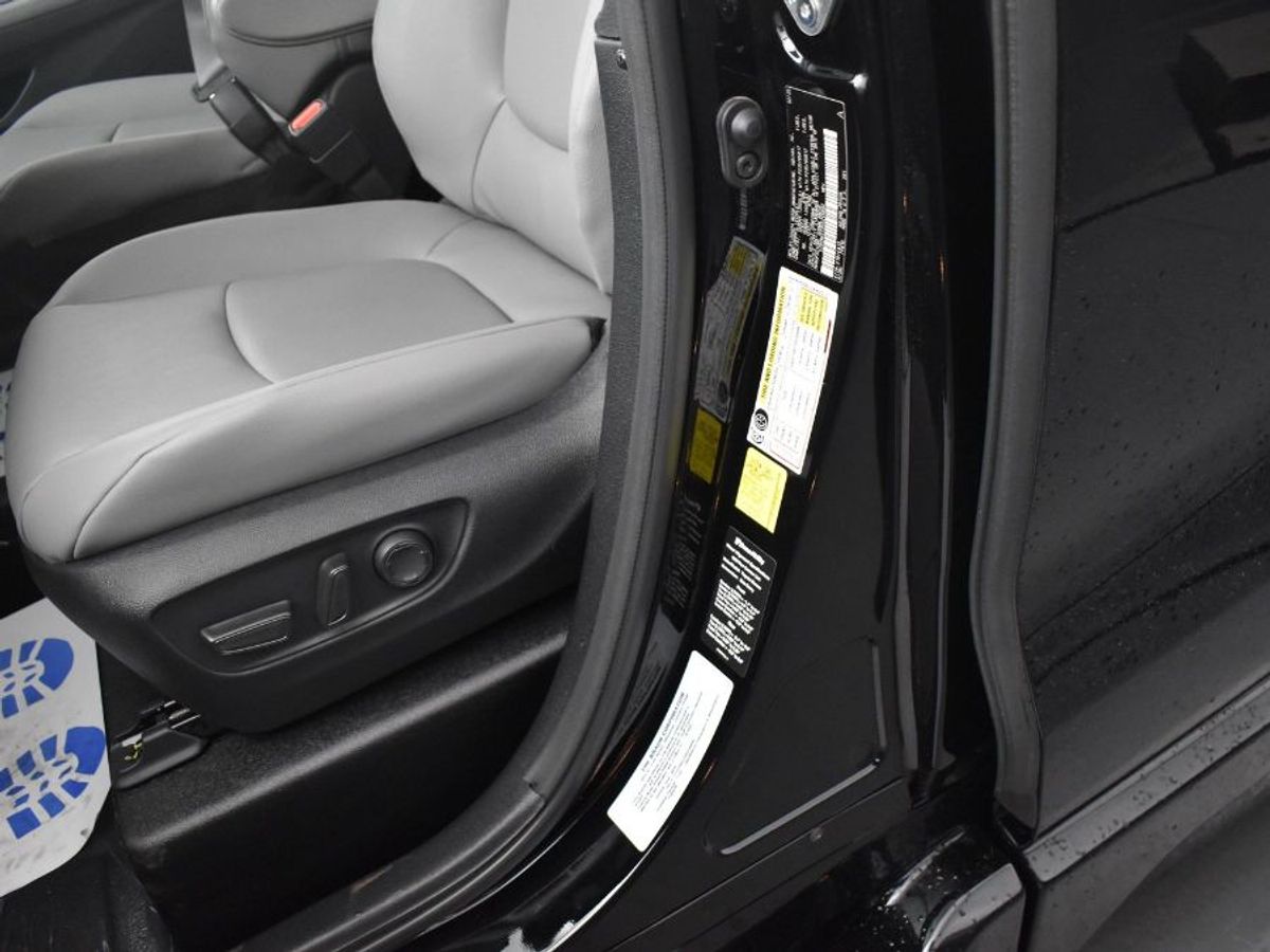 2025 TOYOTA SIENNA - Image 17