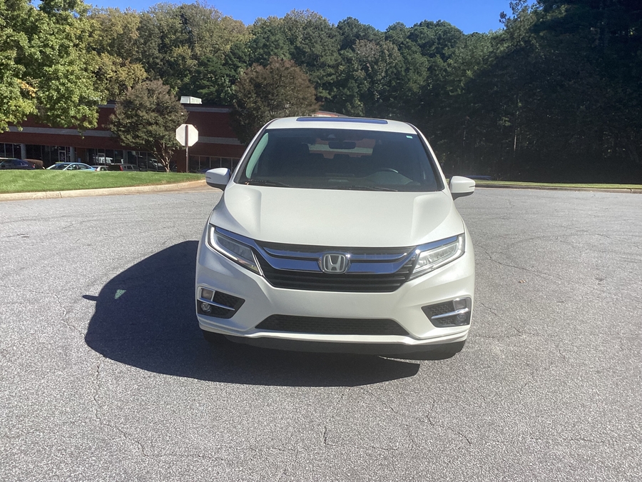 White Honda Odyssey with Side Entry Automatic In Floor ramp