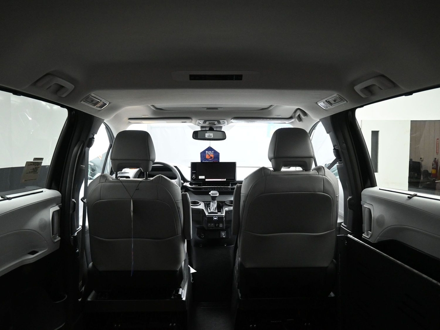 Black Toyota Sienna image number 14