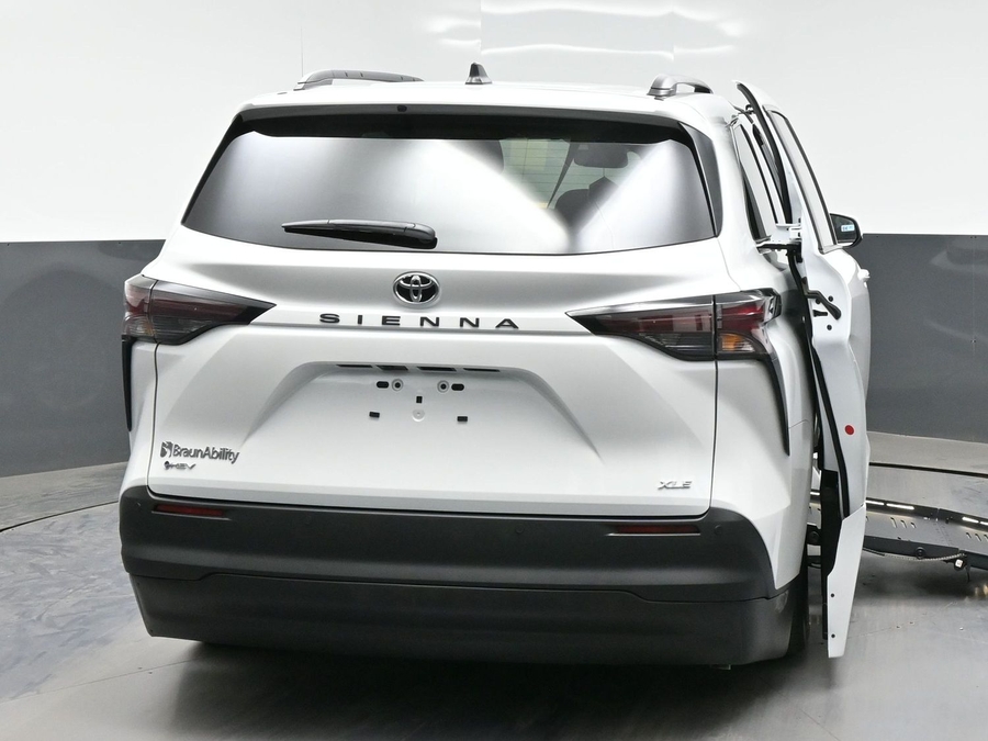 New 2026 Toyota Sienna Hybrid XLE Add - BraunAbility Side Entry Fold Out Automatic Ramp