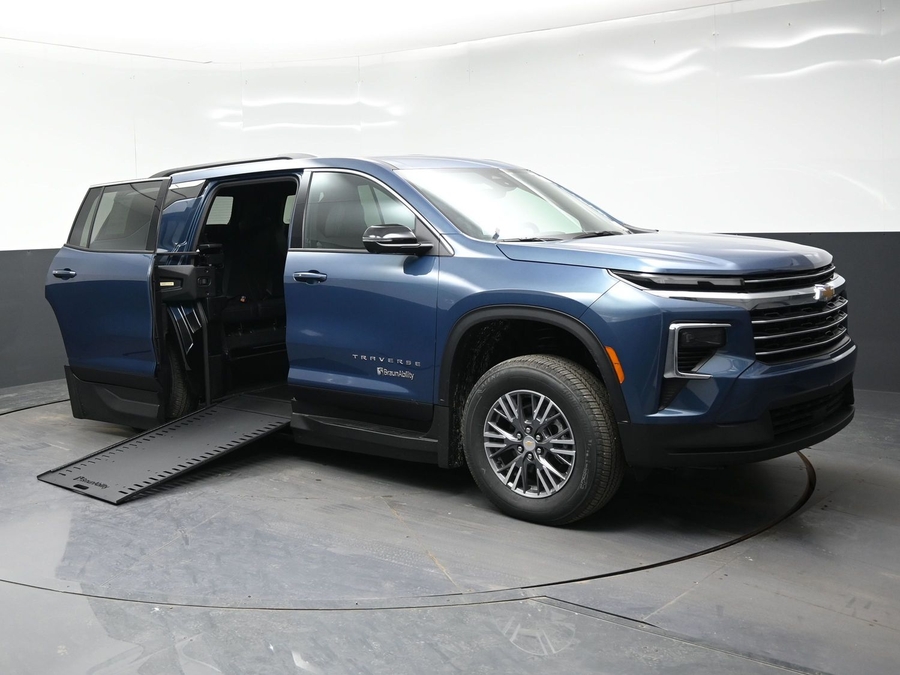 New 2026 Chevrolet Traverse 1LT - BraunAbility Side Entry In Floor Automatic Ramp