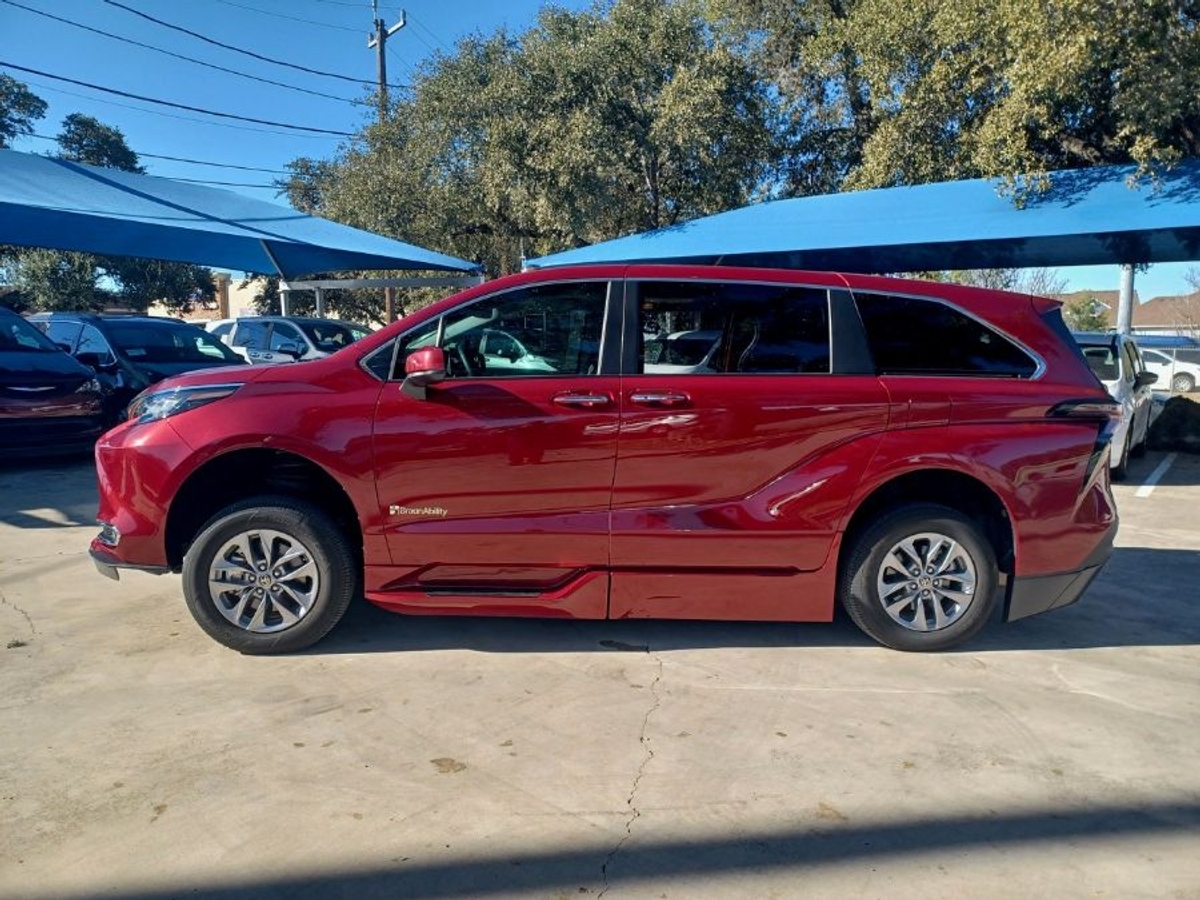 2023 TOYOTA SIENNA - Image 7