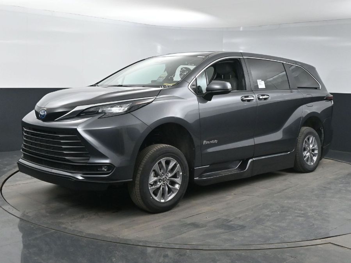 2025 TOYOTA SIENNA - Image 3