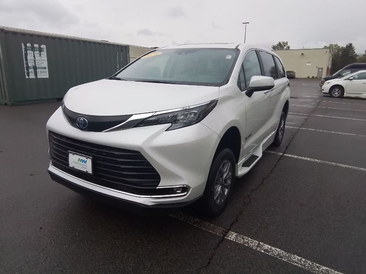 2024 TOYOTA SIENNA - Image 3