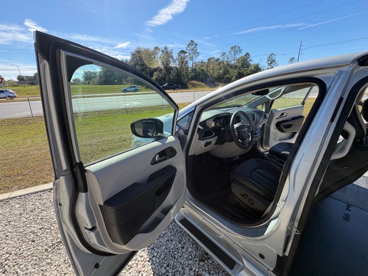 2024 CHRYSLER PACIFICA - Image 2