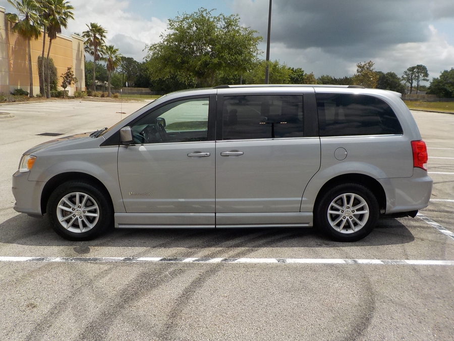 Silver Dodge Grand Caravan image number 3