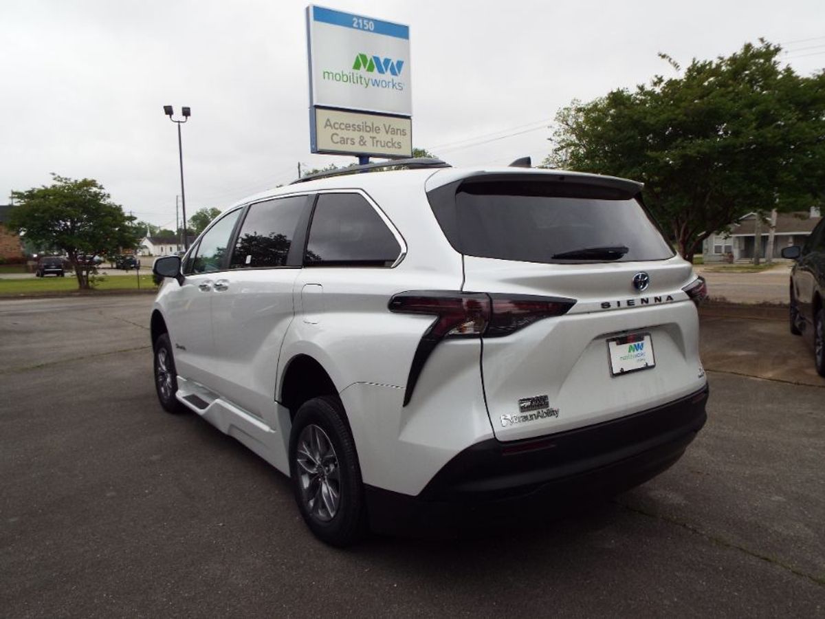 2024 TOYOTA SIENNA - Image 8