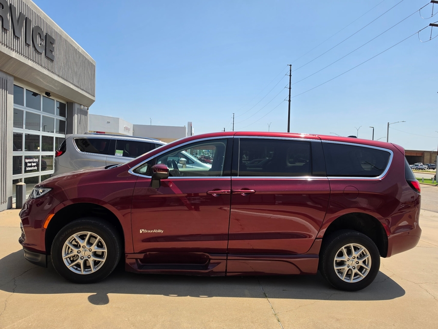 Número de imagen rojo Chrysler Pacifica 2