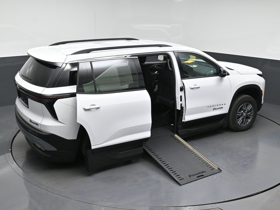 New 2026 Chevrolet Traverse 1LT - BraunAbility Side Entry In Floor Automatic Ramp