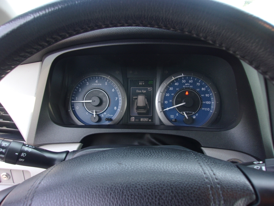 Red Toyota Sienna image number 8