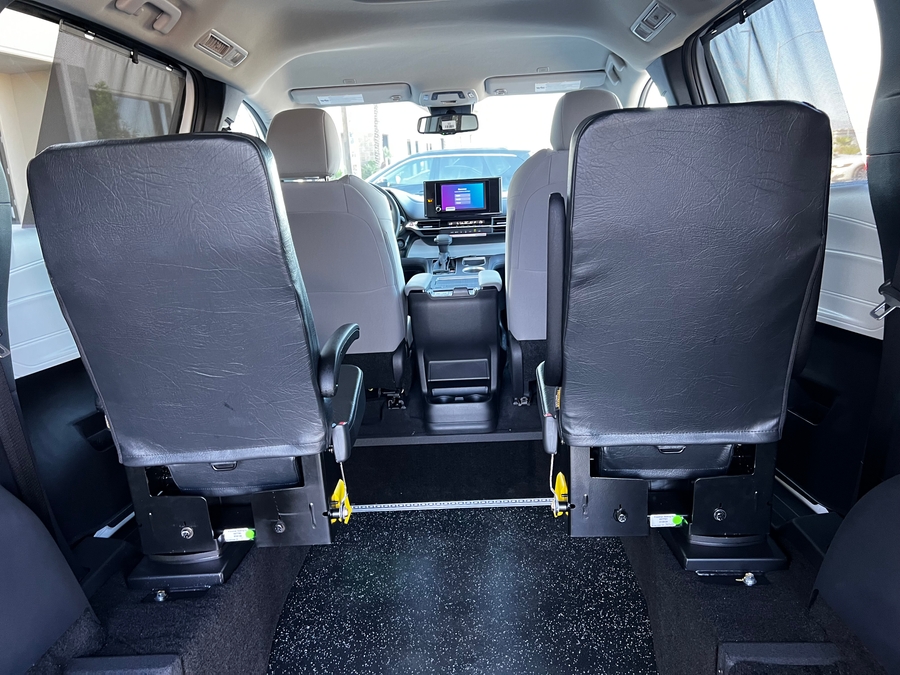 New 2026 Toyota Sienna Hybrid LE w swivel 2nd row - Vantage Mobility Commercial Rear Entry Entry Fold Out Manual Ramp