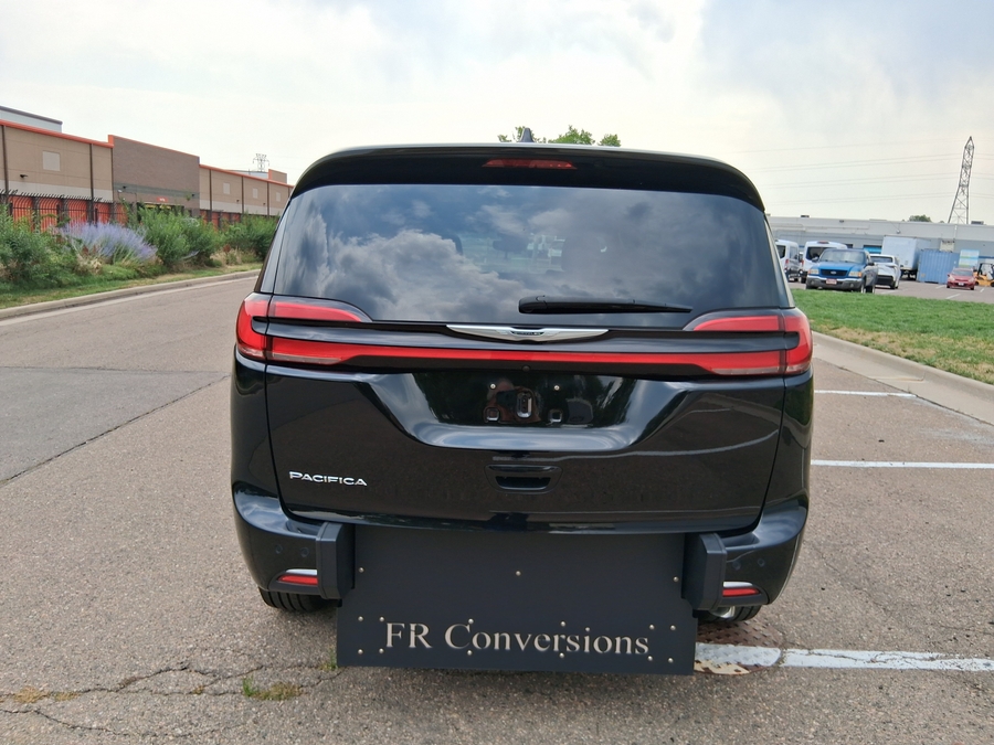 Black Chrysler Pacifica image number 8