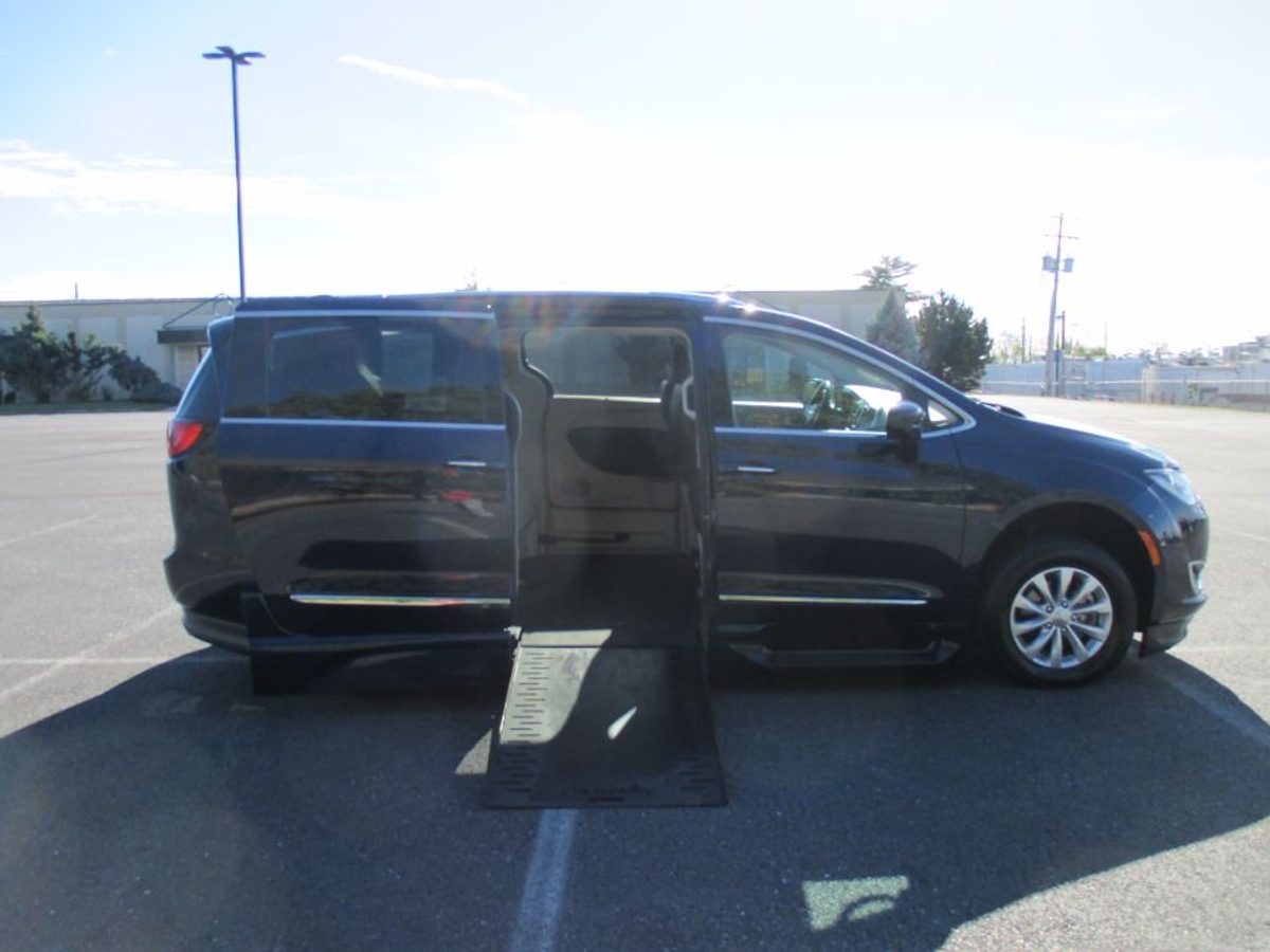 2018 CHRYSLER PACIFICA - Image 9