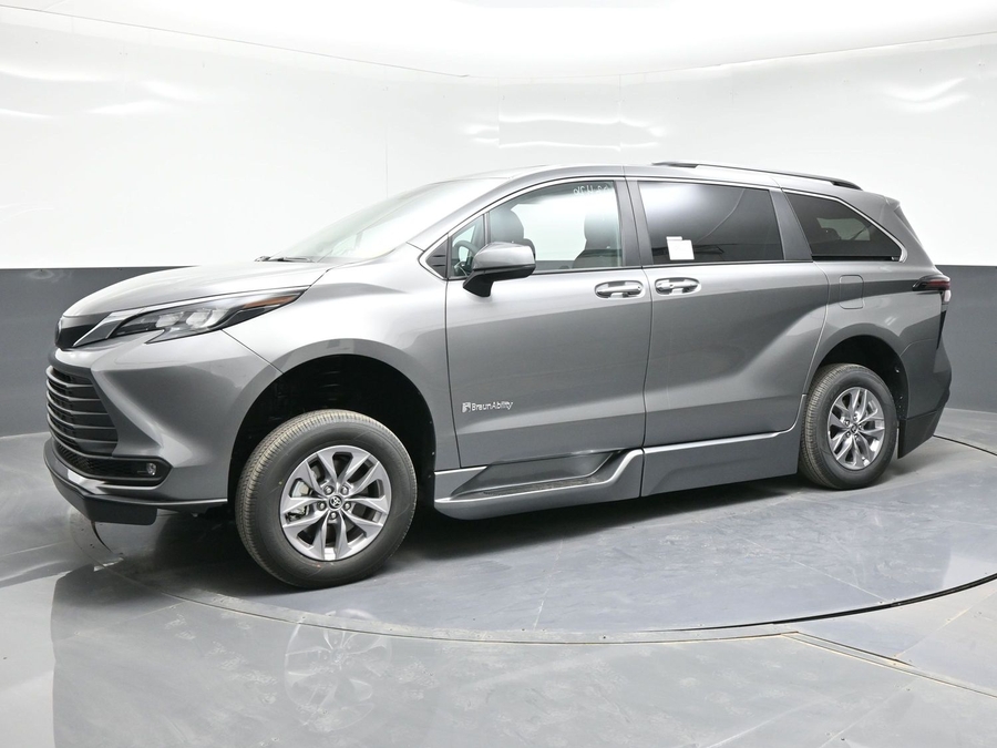New 2026 Toyota Sienna Hybrid XLE Add - BraunAbility Side Entry Fold Out Automatic Ramp