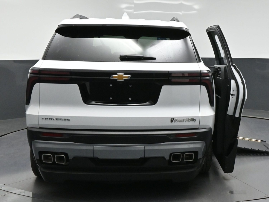 New 2026 Chevrolet Traverse 1LT - BraunAbility Side Entry In Floor Automatic Ramp