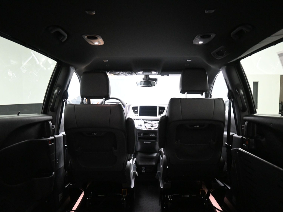 Black Chrysler Pacifica image number 14