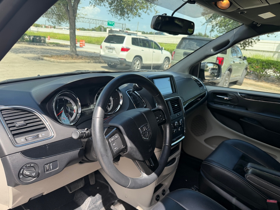Used 2017 Dodge Grand Caravan  -    Ramp