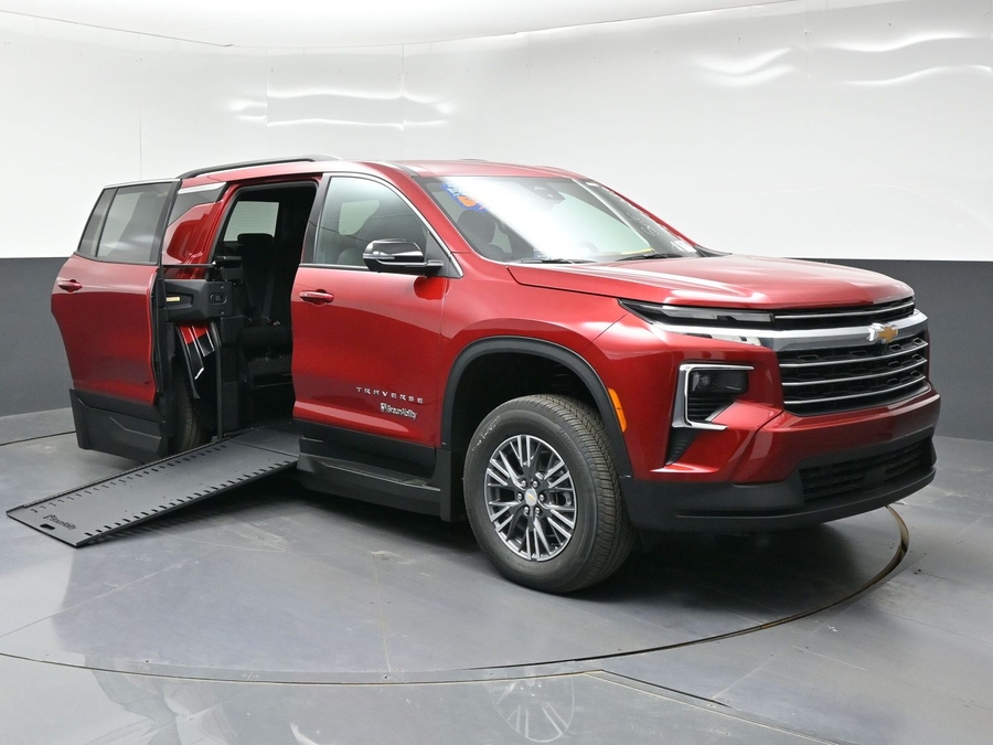 New 2026 Chevrolet Traverse 1LT - BraunAbility Side Entry In Floor Automatic Ramp