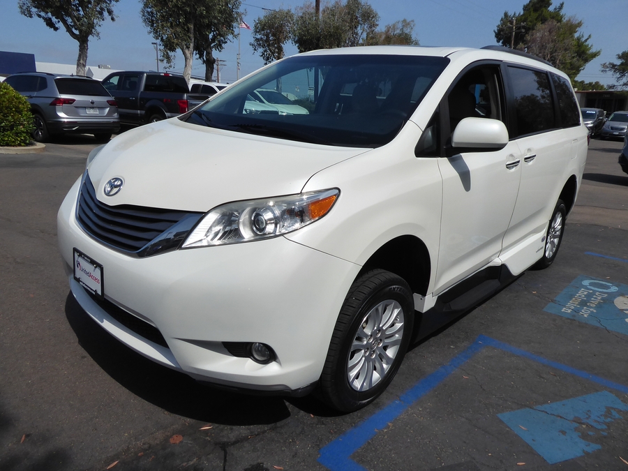 Used 2015 Toyota Sienna XLE - VMI Side Entry In Floor Automatic Ramp