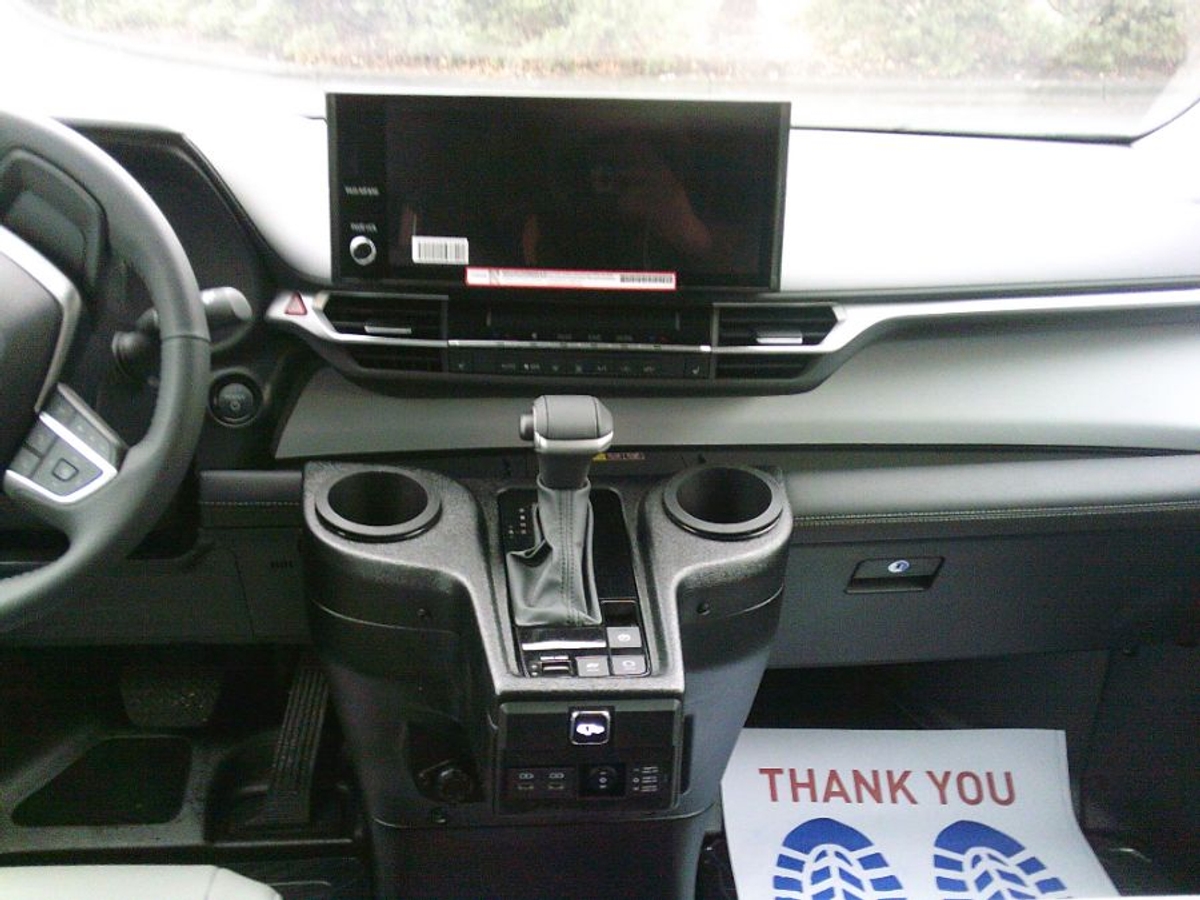 2025 TOYOTA SIENNA - Image 13
