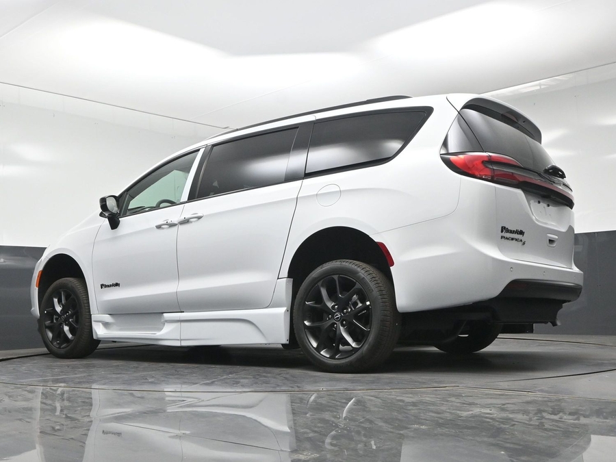 New 2026 Chrysler Pacifica Select Sport - BraunAbility Side Entry Fold Out Automatic Ramp