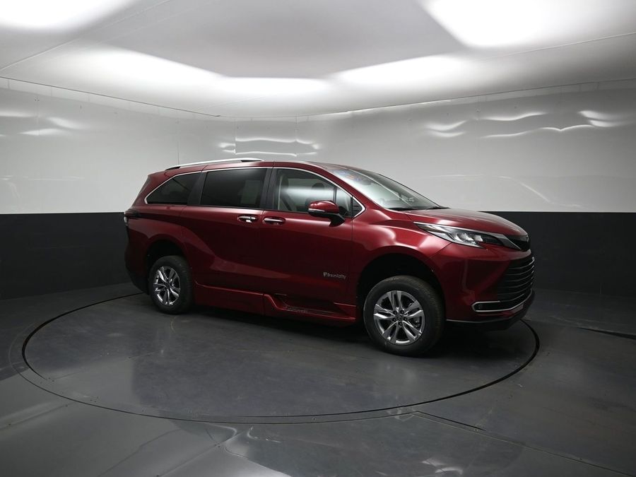 New 2026 Toyota Sienna Hybrid Limited - BraunAbility Side Entry In Floor Automatic Ramp