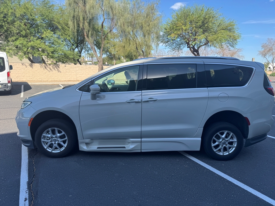 Used 2021 Chrysler Pacifica Touring L - BraunAbility Side Entry Fold Out Automatic Ramp
