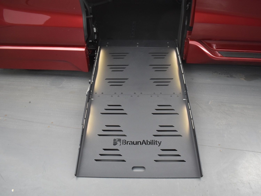 New 2025 Toyota Sienna Hybrid XSE Sport - BraunAbility Side Entry Entry Fold Out Automatic Ramp